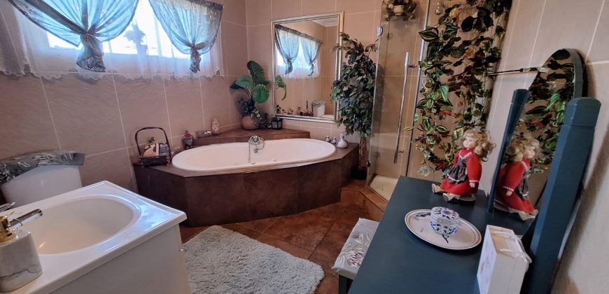 4 Bedroom House for Sale in Sasolburg Ext 4