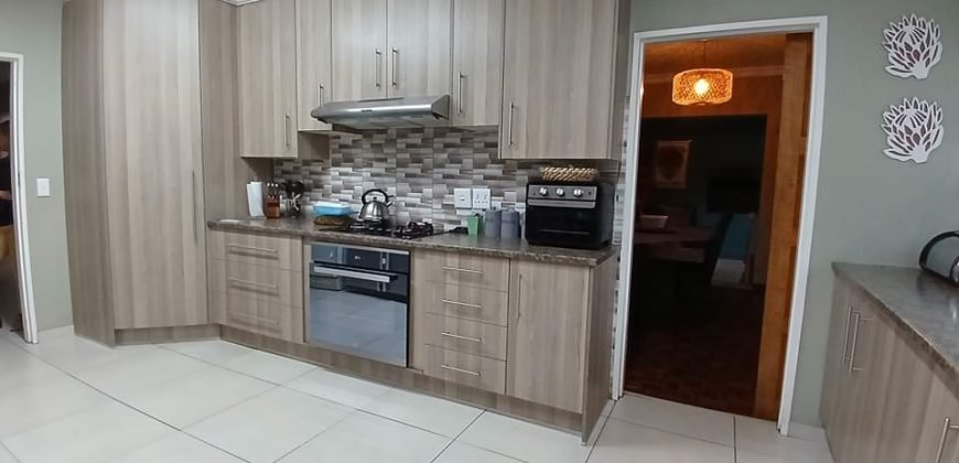 4 Bedroom House for Sale in Roodia