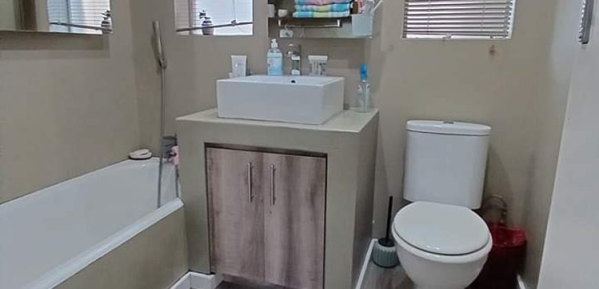 4 Bedroom House for Sale in Roodia