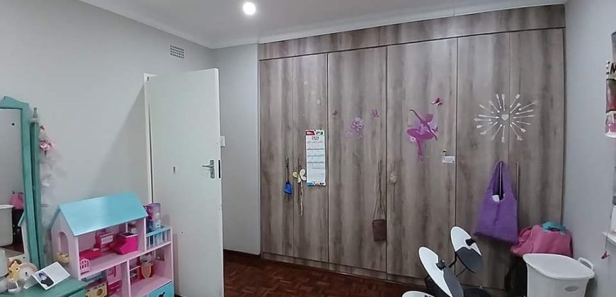 4 Bedroom House for Sale in Roodia
