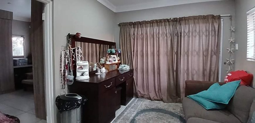 4 Bedroom House for Sale in Roodia