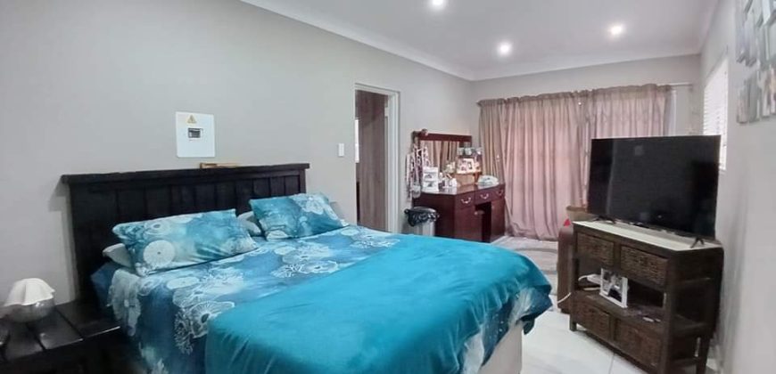 4 Bedroom House for Sale in Roodia