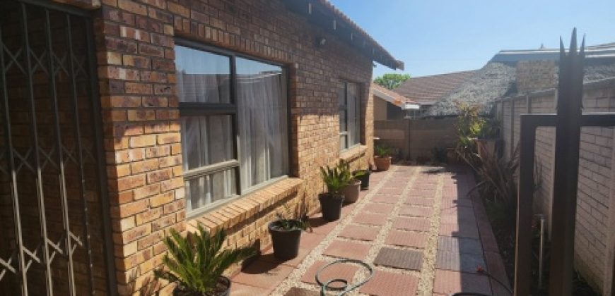 3 Bedroom Apartment / Flat for Sale in Sasolburg Ext 10
