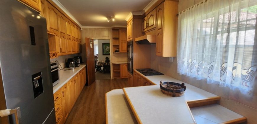 4 Bedroom House for Sale in Roodia