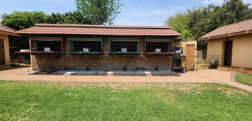 4 Bedroom House for Sale in Roodia