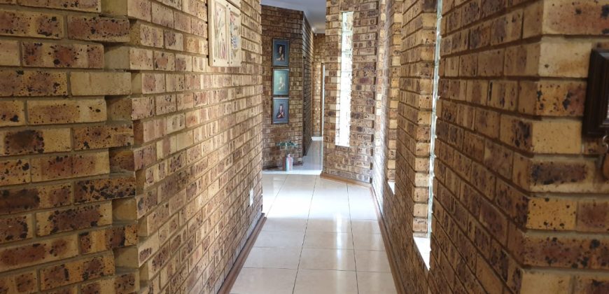 4 Bedroom House for Sale in Vaalpark