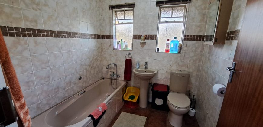 3 Bedroom House for Sale in Vaalpark