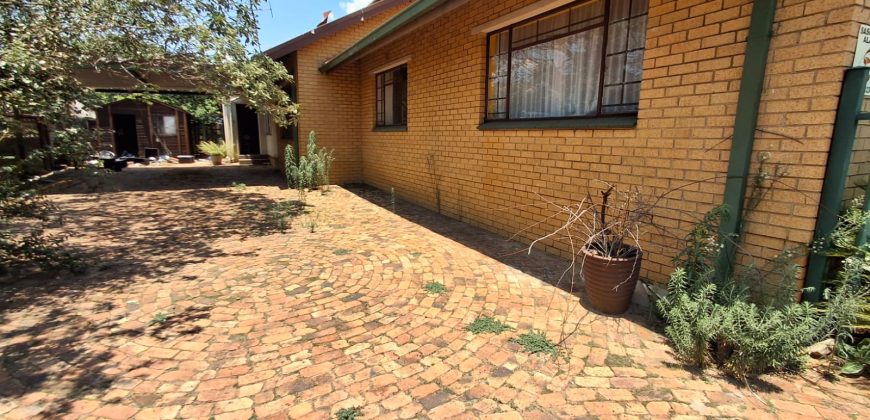3 Bedroom House for Sale in Vaalpark
