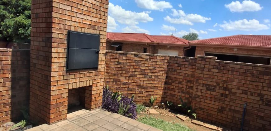 3 Bedroom Apartment / Flat for Sale in Vaalpark
