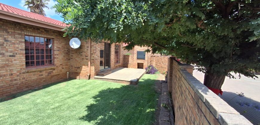 3 Bedroom Apartment / Flat for Sale in Vaalpark